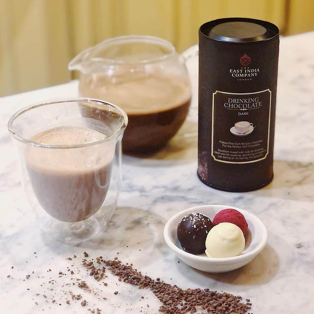 The East India Companyさんのインスタグラム写真 - (The East India CompanyInstagram)「And we’ve saved the best for the last! For the 5th day of national chocolate week . Something of true indulgence, our rich and delicious drinking hot chocolate . Experience hot chocolate as it was originally intended to taste, rich and full bodied. This authentic drink, made with flakes of fine dark Belgian chocolate, was inspired by the rich chocolate drinks of the ancient Aztecs. Luxuriously indulgent with our Cherry, Chocolate Chip & Chilli Biscuits .  #tea #theeeastindia #london #mayfair #explorer #biscuits #food #luxury #luxuryfood #luxurytea #finefoods #england #english #taste #tealover #hotchocolate #drinkingchocolate #chocolateweek #nationalchocolateweek」10月19日 0時59分 - theeastindiacompany