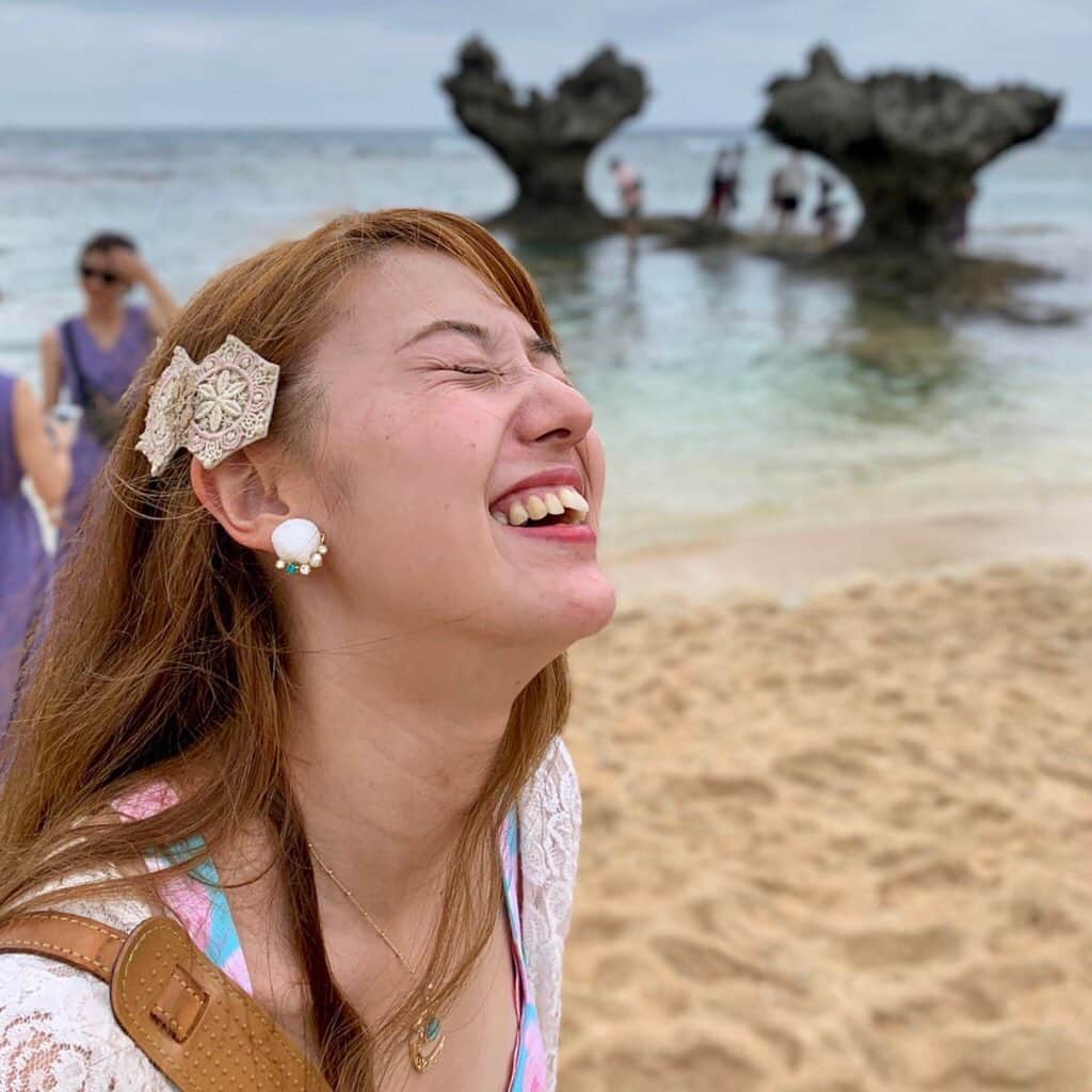 愛水せれ奈さんのインスタグラム写真 - (愛水せれ奈Instagram)「ずっっっと行ってみたかった場所です✨✨✨ テンション上がっちゃいました🤣笑 いつもTVや本で見ておりましたが、実物には感動でした✨✨✨ . . #沖縄 🏝 #okinawa 🏝 #古宇利島 ✨ #ハートの岩 ❤️ #古宇利島カフェ ☕️ #llota 🍝 #古宇利島橋 🌟」10月18日 19時40分 - airi.aaari.aimi