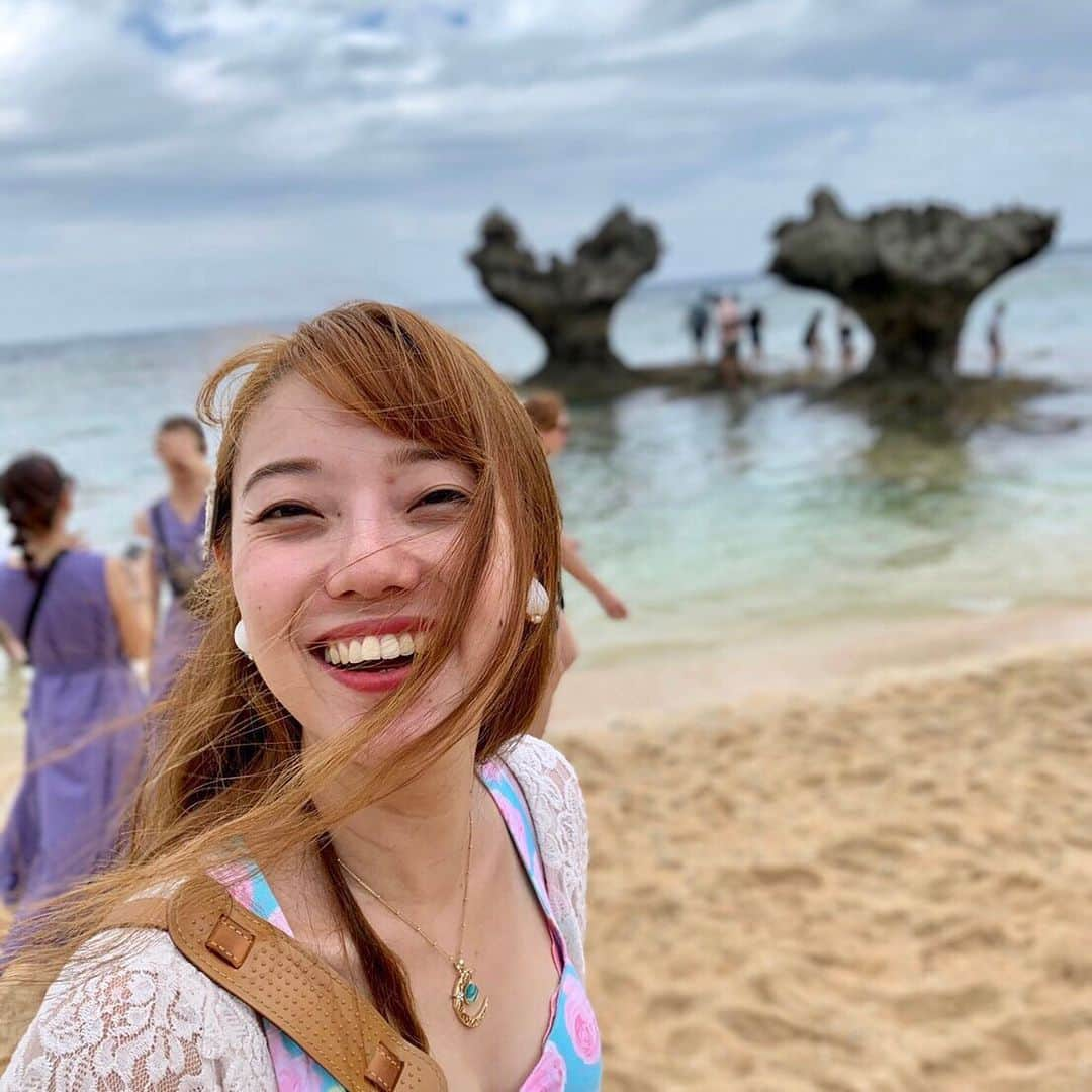 愛水せれ奈さんのインスタグラム写真 - (愛水せれ奈Instagram)「ずっっっと行ってみたかった場所です✨✨✨ テンション上がっちゃいました🤣笑 いつもTVや本で見ておりましたが、実物には感動でした✨✨✨ . . #沖縄 🏝 #okinawa 🏝 #古宇利島 ✨ #ハートの岩 ❤️ #古宇利島カフェ ☕️ #llota 🍝 #古宇利島橋 🌟」10月18日 19時40分 - airi.aaari.aimi