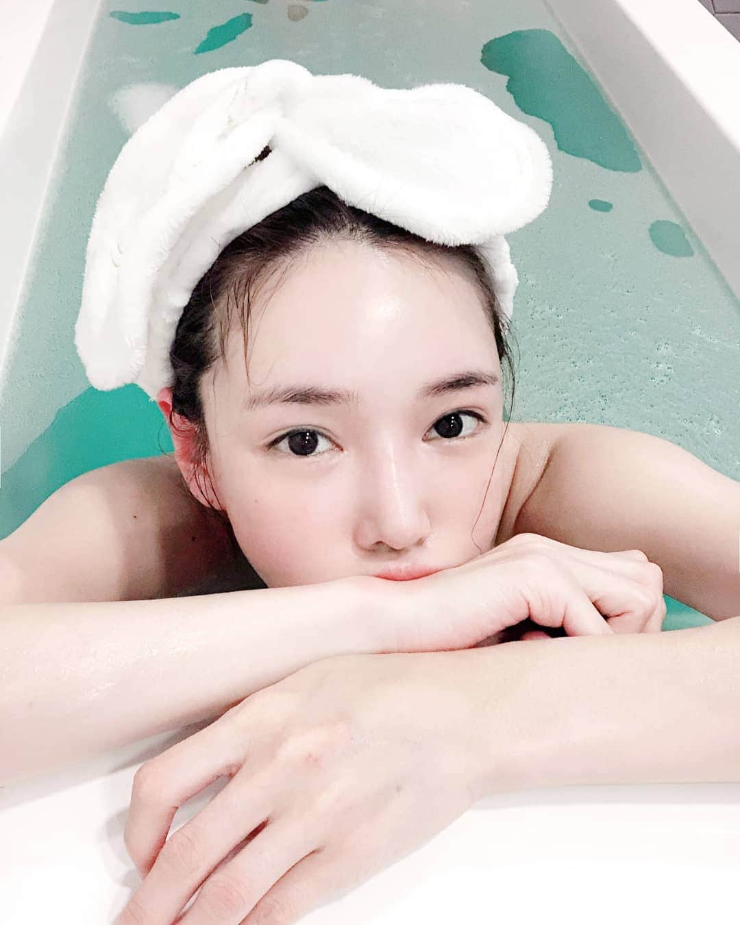 Han Ga Eunさんのインスタグラム写真 - (Han Ga EunInstagram)「목욕덕후 🧖‍♀️ 생선으로 바스템 잔뜩 받아서 참방참방🛁💦 고마워어어  @ara__0716 @jjobuk @_mijini 💕💕💕💕💕💕💕💕💕💕」10月18日 19時40分 - gaeungbebe