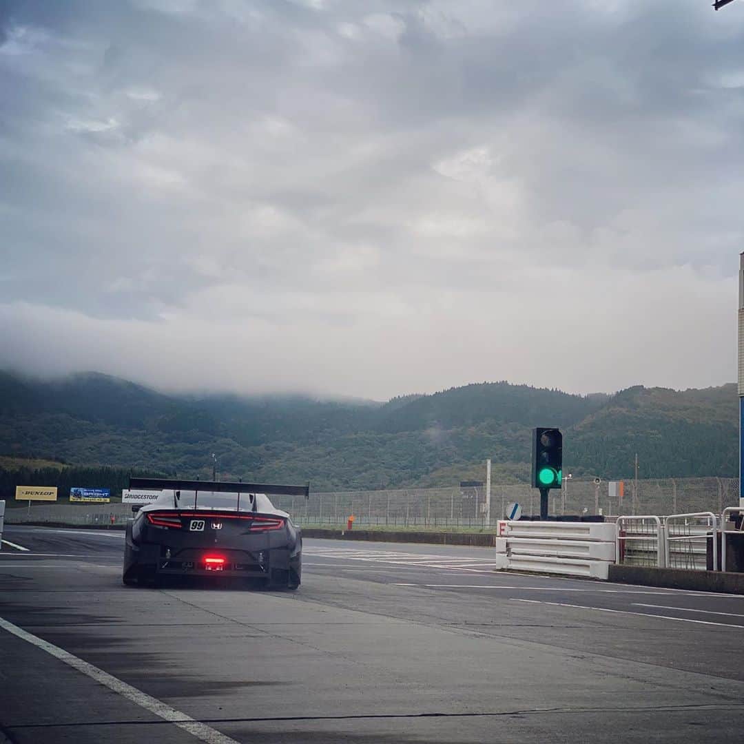 山本尚貴のインスタグラム：「鈴鹿F1⏩オートポリスGTテスト終了🏁 久しぶりのお家だ〜🏠 . . . #supergt  #nsx #2020 #test #不安定な天候 #ひとまず無事に終了 #4日間のテストは長い #皆さんお疲れ様でした . #じゃんけんぽん✊✌✋ #のじさんありがとう」