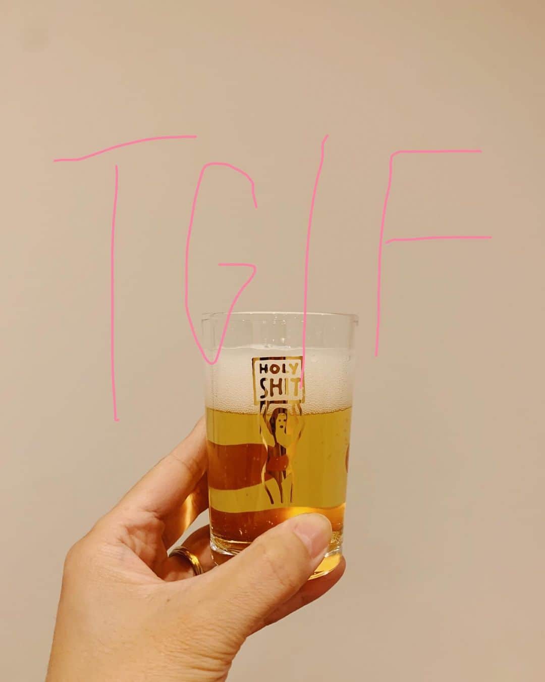 花盛友里のインスタグラム：「Let the Friday begin!!!! . 大阪から母が来てくれて最高の金曜日。 心底助かるううう。 しかしアボカドをワサビ醤油で食べるのってまじで神の食べ物かと思うほど美味しいよね。  そして天国にいる父よ、誕生日おめでとう。 一緒にアボカド食べたかったよ！！！ 娘も孫も元気にしているよ。ily!」