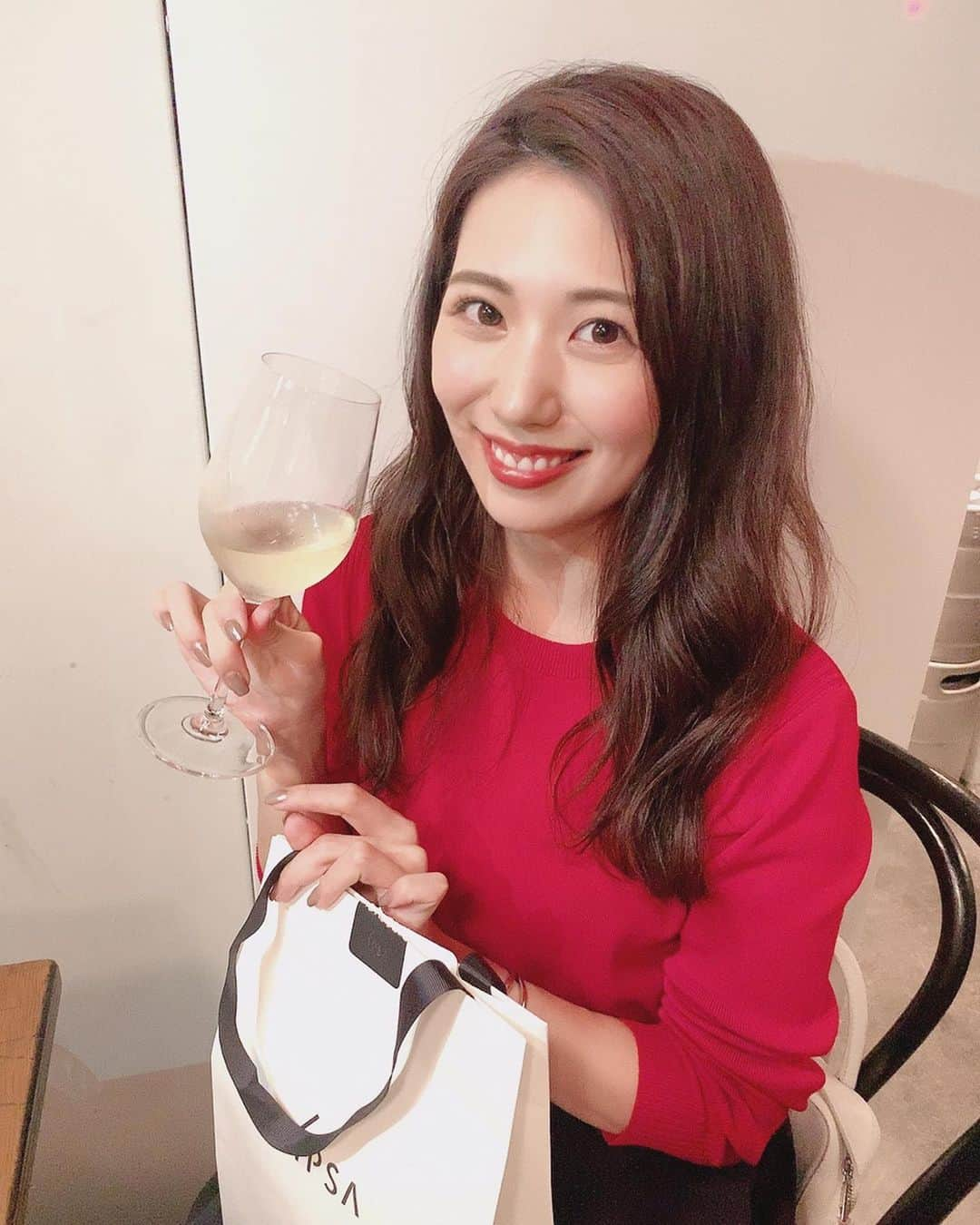 山岸逢花さんのインスタグラム写真 - (山岸逢花Instagram)「ワインを知りたいお年頃…🍷 . やはり何事も勉強にかぎるね🙇🏻‍♀️ . . .  #山岸逢花 #あいぱん #AV女優 #AV 拍照 #寫真 #自拍 #selfie #aikayamagishi #Japanese #Japanesegirl」10月18日 20時00分 - ayakayamagishi_