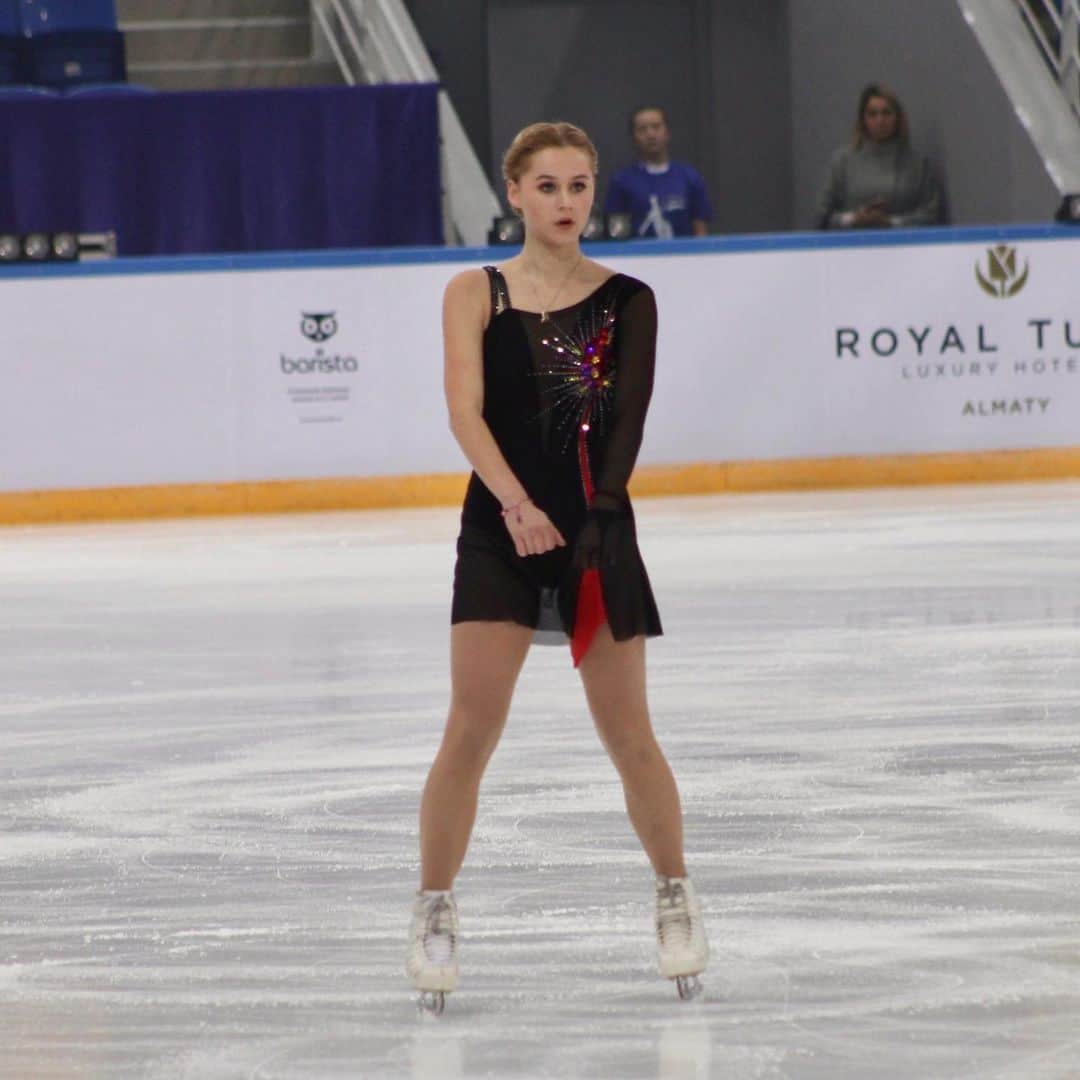 セラフィマ・サハノヴィッチさんのインスタグラム写真 - (セラフィマ・サハノヴィッチInstagram)「Serafima at the Denis Ten Memorial Challenge. Senior Ladies Champion 🥇🇷🇺❤️ 📷 Photos from: https://vk.com/album-68645668_267497679  #DenisTenMemorialChallenge #SerafimaSakhanovich #СерафимаСаханович #TeamTurenko」10月18日 20時00分 - serafima_cool
