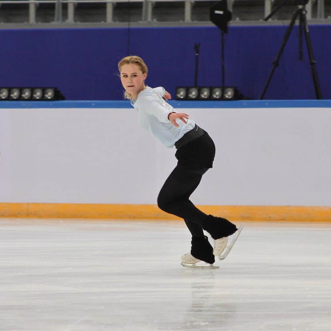 セラフィマ・サハノヴィッチのインスタグラム：「Serafima at the Denis Ten Memorial Challenge. Senior Ladies Champion 🥇🇷🇺❤️ 📷 Photos from: https://vk.com/album-68645668_267497679  #DenisTenMemorialChallenge #SerafimaSakhanovich #СерафимаСаханович #TeamTurenko」