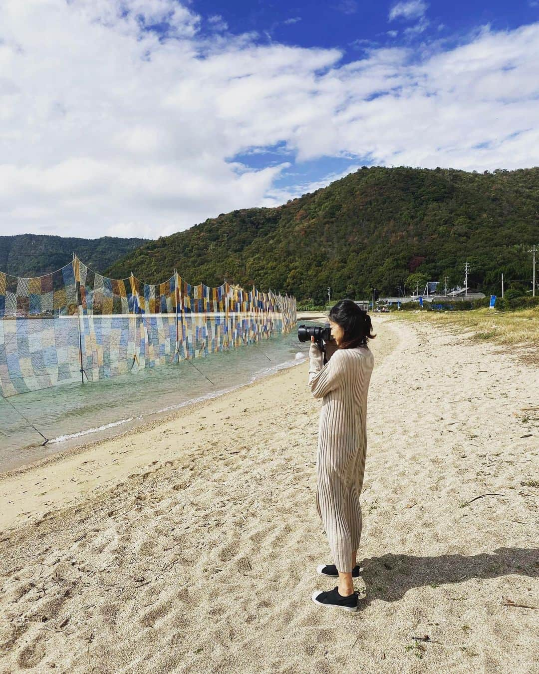 小林希さんのインスタグラム写真 - (小林希Instagram)「本島は、瀬戸芸真っ最中！ 風にたなびくそらあみ、素敵でした。 船はたくさんの人が乗っていたけど、島の中は混雑してなくて、とても居心地良かったです😊  #travel#旅#国内旅行#小林希#旅行#旅好きな人と繋がりたい #旅行 #japan #島#島旅#離島#瀬戸大橋#瀬戸内海#本島#honjima#瀬戸芸#そらあみ」10月18日 20時11分 - nozokoneko