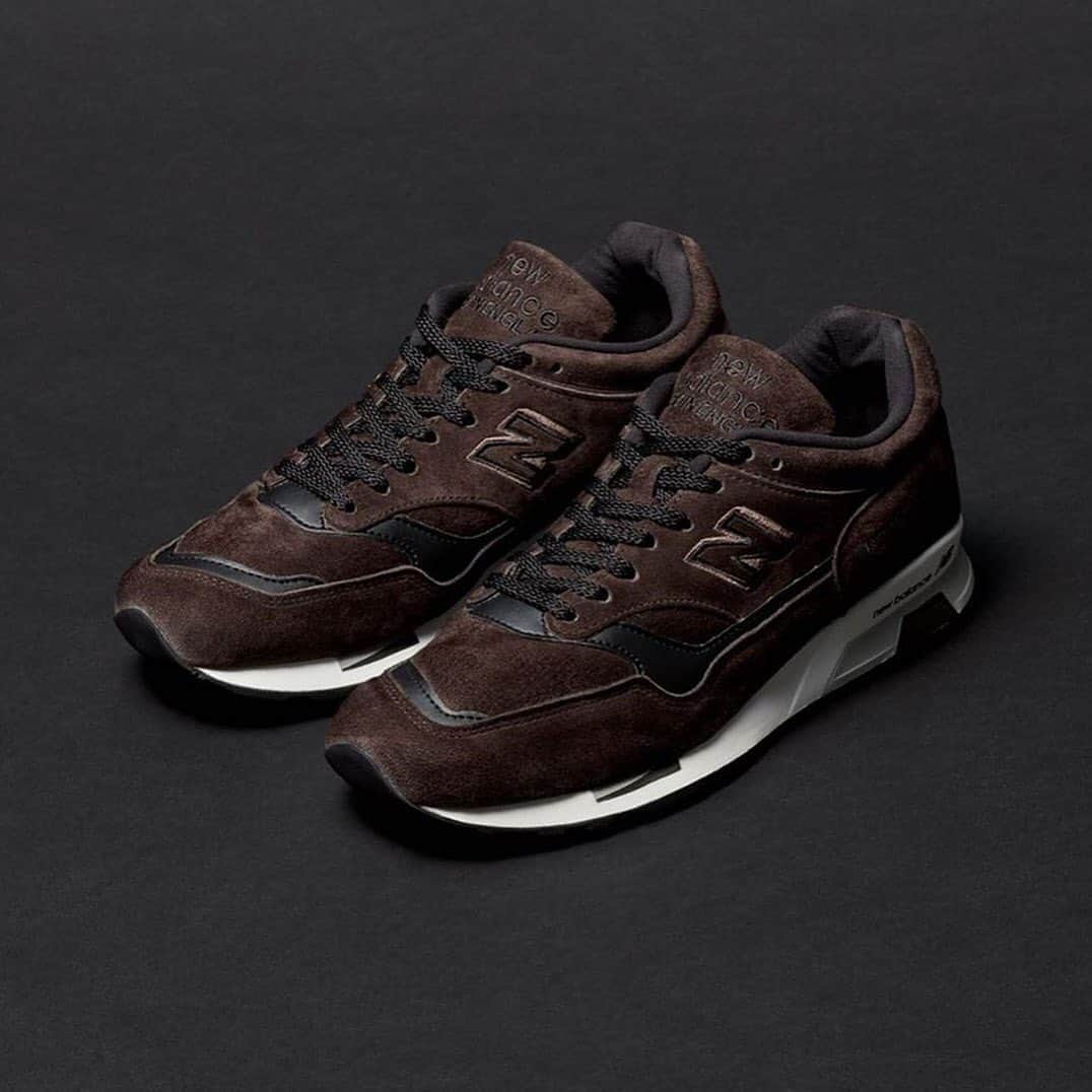 HYPEBEASTさんのインスタグラム写真 - (HYPEBEASTInstagram)「@hypebeastkicks: @unitedarrows_official is celebrating its 30th anniversary with a special pair of @newbalance M1500 sneakers. Taking on a dressy makeover for the Fall/Winter season, dark-brown suede makes up the majority of the uppers while smooth black leather splits up the various panels. They’re available now over at the @new_balance_japan website for approximately $278 USD. ⁠⠀ Photo: New Balance JP」10月18日 20時33分 - hypebeast