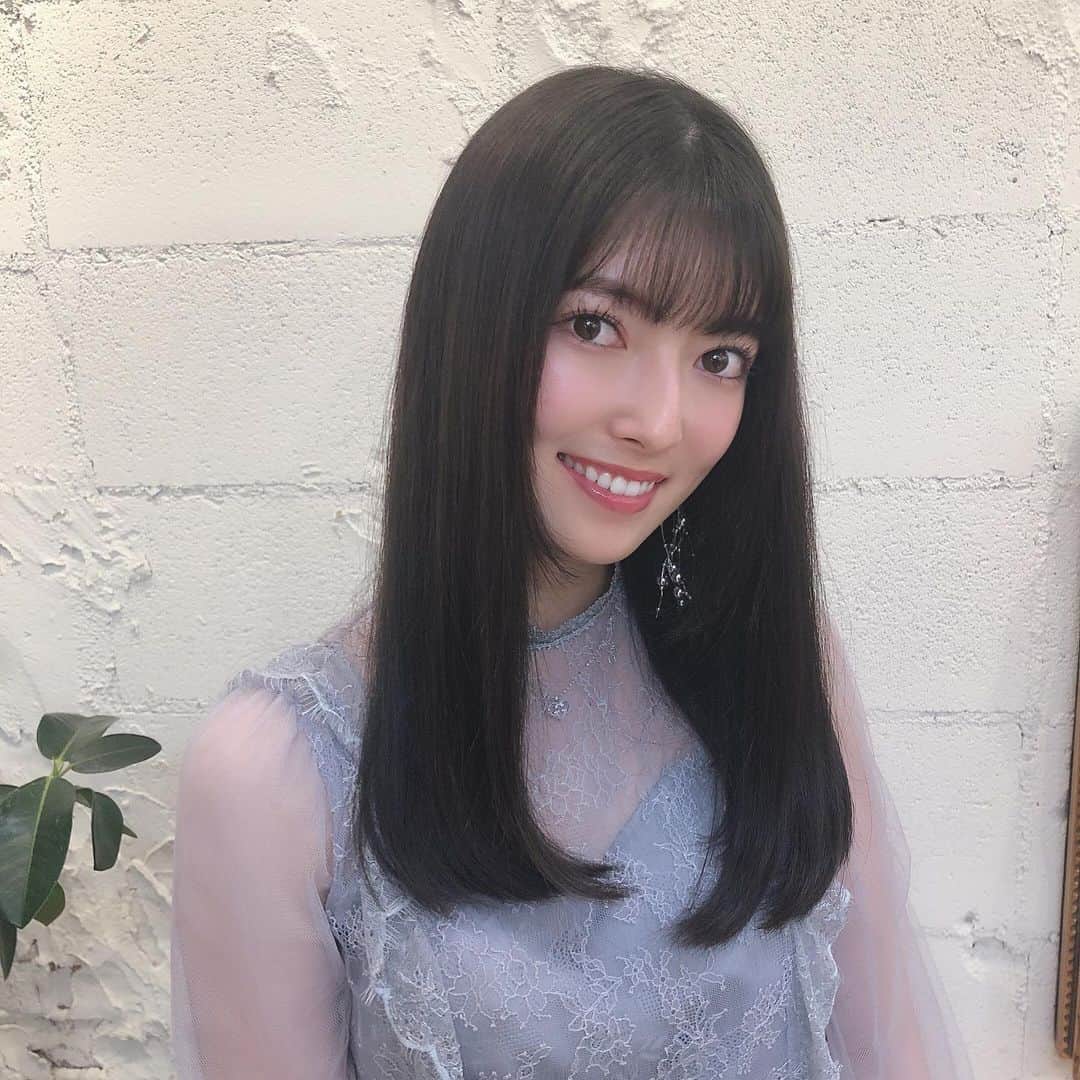 日下部美愛のインスタグラム：「久しぶりに暗髪に🖤 ずっと赤系だったのでまだ見慣れません〜 みんなはどっち派なのかなあ 今回もlewin 中野さんに素敵な色にしてもらいました！ いつもありがとうございます💙💙 . . #lewin #photo #japan #model #me #hair #haircolor #hairstyles #fashion #makeup #selfie #followme #instagood #camera #instadaily #dailylook #selfie #한국 #맞팔 #사진 #데일리 #데일리룩 #인스타사진 #인스타그램 #일본인 #패션 #패션스타그램」