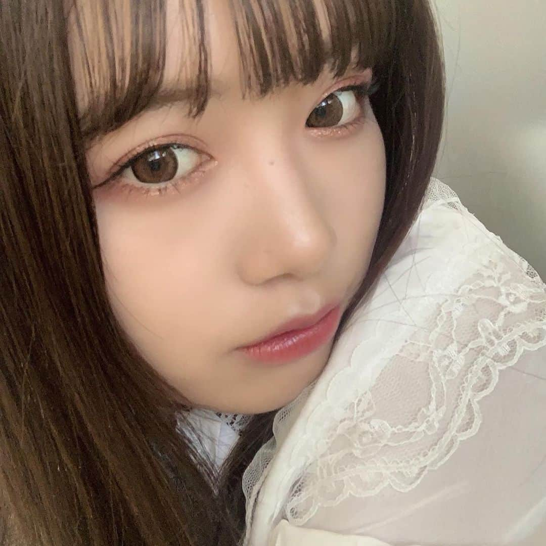 Kirariさんのインスタグラム写真 - (KirariInstagram)「ㅤㅤㅤㅤㅤㅤㅤㅤㅤㅤㅤ  ㅤㅤㅤㅤㅤㅤㅤㅤㅤㅤㅤ  UZU38℃/99°F LIPSTICK をGet 🧝🏻‍♀ ㅤㅤㅤㅤㅤㅤㅤㅤㅤㅤㅤ ㅤㅤㅤㅤㅤㅤㅤㅤㅤㅤㅤ 【 1枚目 -4 PLUM 】 【 2枚目 -4 PLUM に +5ORANGE を重ね付け】  リップは艶っぽくて色味がとても可愛いです🥀  トリートメントは塗ると、長い間潤ってる気がするので 乾燥しやすい季節にもぴったり😼  この二つの組み合わせがとても似合うのでオススメです !  #UZU #38C99F #UnframeThebeauty #FLOWFUSHI #UZUPR」10月18日 20時48分 - kirari_1016_