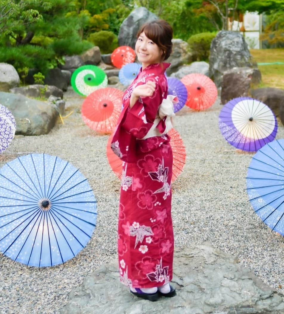 女子アナ47のインスタグラム：「女子アナ47石川県で活動しているフリーアナウンサーの多賀祐子です。  先日、石川県で行われた『AkaReeT2019(アカリート)』という、夜空に打ち上げるスカイランタンをメインに、あかりとアートの融合を楽しんでもらうイベントの司会をさせていただきました🌟  ラプンツェルの名シーンを彷彿させるロマンチックな景色を楽しむことができるんです✨  #石川県　#津幡町　#倶利伽羅不動尊 #ラプンツェル　#お祭り　#女子アナ47 #47発信プロジェクト　#AkaReeT2019 #輝く未来 #mc #司会　#イベント司会　#フリーアナウンサー　#フリーアナ　#ママアナウンサー　#女子アナ　#アナウンサー　#地方創生アナウンサー #地方創生」