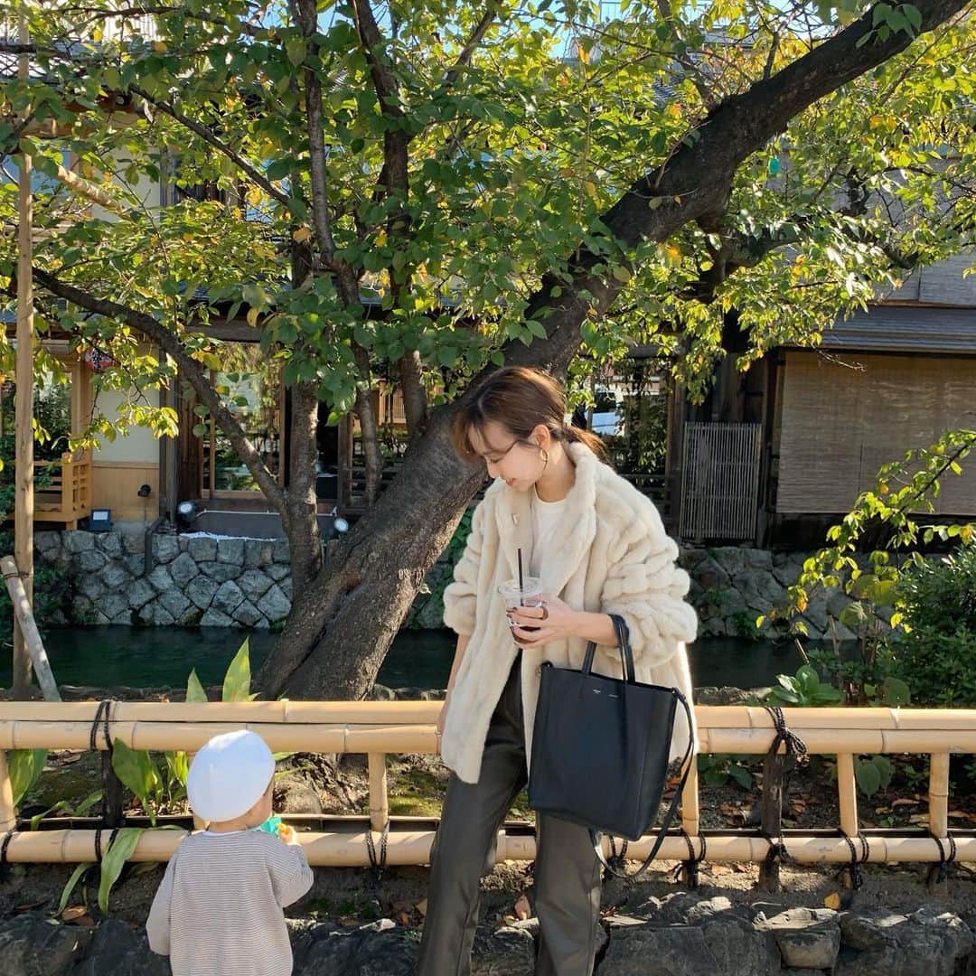 saanaaeのインスタグラム：「お天気だった日に みんなで撮影がてらkyoto散歩🍂 eco furは背低いさんでも 絶対可愛いと思う!🥺 ✔︎ #いよいよ明日から京都受注会です! #明日は生憎お足元悪そうですが #お気をつけてお越し下さいませ🙇🏼‍♀️」