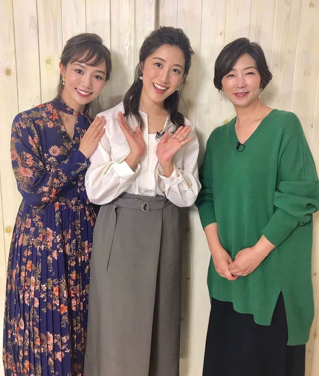 咲妃みゆさんのインスタグラム写真 - (咲妃みゆInstagram)「一気に秋模様になってきましたね😃🍃﻿ ﻿ 本日は「宝塚スタートーク」の収録日でした✨﻿ ﻿ 有り難いことに２度目の出演となった今回は、元花組トップ娘役さんの仙名彩世さんとご一緒させて頂きました🌸✨仙名さん…知れば知るほど素敵な方で、ますます大好きになりました😍💕「シャボン玉とんだ 宇宙までとんだ」での共演も控えており、とても心強く思っています🍀﻿ ﻿ 中井美穂さんと仙名さんと共に様々なお話が出来て、楽しくてあっという間のひとときでした☺️💕放送をご覧頂けたら嬉しいです！﻿ ﻿ #宝塚スタートーク﻿ #中井美穂 さん✨﻿ #仙名彩世 さん✨﻿ #シャボン玉とんだ宇宙までとんだ ⭐️」10月18日 21時17分 - miyusakihi