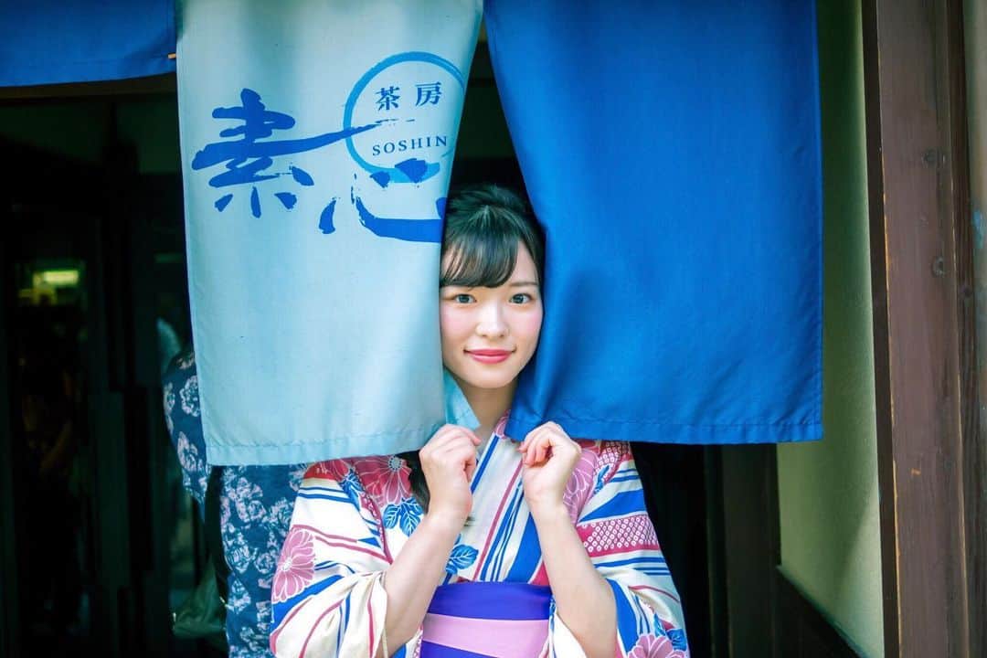 のインスタグラム：「. . 寒いから頭のマフラー🧣笑 . もう浴衣の着れない気温になりましたね😭 . . . #浴衣 #浴衣ヘア  #和菓子 #石川 #京都  #浅草 #観光地 #japan #yukata #女子大生 #ヘアアレンジ #ポートレート #ポートレート撮影 #サロモ」
