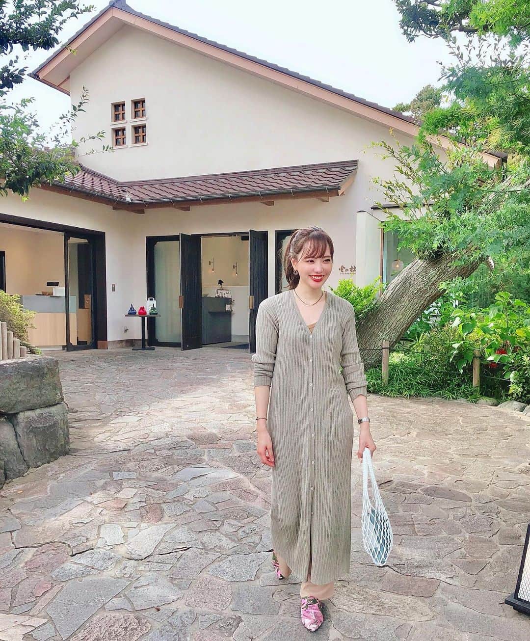 Aoiさんのインスタグラム写真 - (AoiInstagram)「鎌倉散歩は🚶‍♀️ ゆったりニットで💕  onepiece @snidel_official  pants @birthdaybashshop  tops @milaowen_official  shoes @doublestandard_official  bag @beautyandyouth_official . .  #ootd#fashion#cord#ワンピース#ニット#秋コーデ#snidel#milaowen#doublestandardclothing#birthdaybashshop#鎌倉#鎌倉散歩#女子旅」10月18日 21時23分 - aoioa