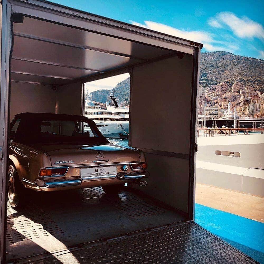 メルセデス・ベンツさんのインスタグラム写真 - (メルセデス・ベンツInstagram)「We unboxed two amazing #alltimestars in sunny Monaco. Catch the Mercedes-Benz 280 SL (W 113) now. Tab the item!  #MBclassic #monaco #MercedesBenz #mercedesbenzclassic #ClassicCar #Car #Carsofinstagram #InstaCar #DreamCar #MBCar 📸 via @mercedesbenzmuseum」10月18日 21時31分 - mercedesbenz