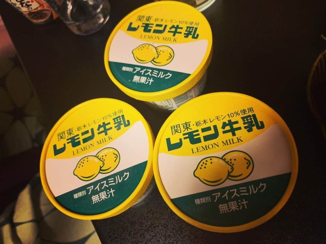 西山なずなさんのインスタグラム写真 - (西山なずなInstagram)「・ 一瞬にしてトリコになったレモン牛乳アイス🍋 もちろんレモン牛乳もクセになるお味で大好きになった。 もっとたくさん買っとけばよかったな。 東京で買えんとやか？🤔 ・ ・ #栃木 #レモン牛乳 #レモン牛乳アイス #温泉後のデザート #最高やった #tochigi #lemon #lemonicecream #lemonmilk #yummy #dessert #hotsprings #happytime」10月18日 21時39分 - nazzzuuuna