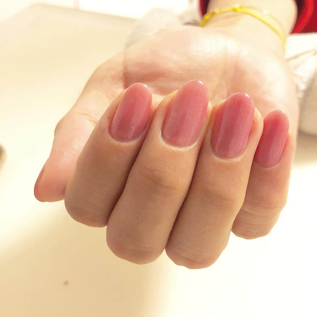 Kana Kobayashiさんのインスタグラム写真 - (Kana KobayashiInstagram)「この新色もとても好評で嬉しい♪ #Anela #nails #キラキラ #ワンカラーネイル #シンプルネイル #新色 #aw #ネイル」10月18日 21時51分 - anela_kana