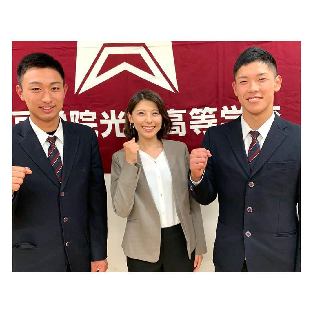 上村彩子さんのインスタグラム写真 - (上村彩子Instagram)「. . ドラフト会議当日、 『お母さんありがとう』の番組の 中継で青森県の八戸学院光星へ。 . . 実家は徳島県のたまねぎ農家。 息子、武岡龍世選手のために、 1300キロの距離を車で運転し18時間かけて 青森まで応援しにくる、 愛情たっぷりの家族の物語でした。 指名された時の武岡選手とご家族の 涙で私もうるうる… . . ヤクルト6巡目指名ということで、 青森よりはだいぶ徳島県から 近くなりました😌 (私も会社の近くで応援いきやすい✨) . . ここからがスタート。 ステキなご家族に恩返しするためにも たくさん活躍してほしいです！ 龍世くんおめでとう〜！！ . . そして2枚目に写っているのは ソフトバンクで育成３位の伊藤大将選手。 みなさんも応援してあげてください✨ . #ドラフト会議2019 #ドラフト会議#ヤクルト #八戸学院光星#武岡龍世 選手 #ソフトバンク#伊藤大将 選手」10月18日 21時55分 - saekokamimura