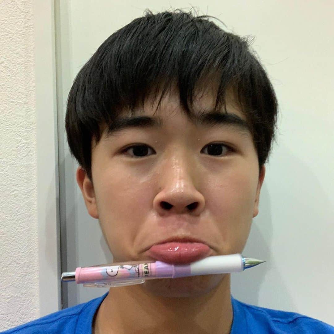 鈴木福さんのインスタグラム写真 - (鈴木福Instagram)「スヌーピーのシャーペン。 色々なところに乗せたり、 はさんでみた  乗せるの結構難しい(笑)  #鈴木福#スヌーピー#シャーペン#難しい」10月18日 22時16分 - s_fuku_te