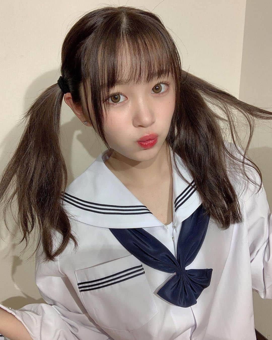 平野夢来（ゆぴぴ）のインスタグラム：「リアルJC⸜❤︎⸝ らすとじぇーしーだから色々沢山思い出作りたいな🥺 ・ ・ ・ セーラー服着てみた🤤  #Popteen#ポップティーン#専属モデル#model#ゆぴぴ#平野夢来#ゆら民#ゆら民共和国#ゆら民らぶ#いいね#見たらいいね#GAL#JC#らすとじぇーしー#Ljc#きょうのゆら#１日１夢 #ゆら民さいこ#💜🐶#中学生#followme#ғᴏʟʟᴏᴡ ᴍᴇ #love you  #JCサバイバル #JC1位はゆぴぴ」