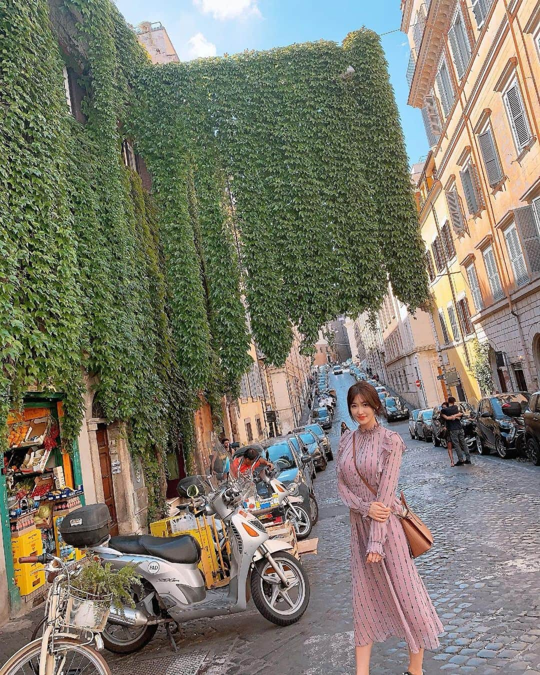 葉加瀬マイさんのインスタグラム写真 - (葉加瀬マイInstagram)「街がきれいっ☺️❤️ #roma #ローマ #ローマの休日 #新婚旅行 #イタリア旅行 #italy」10月18日 22時28分 - m.hakase