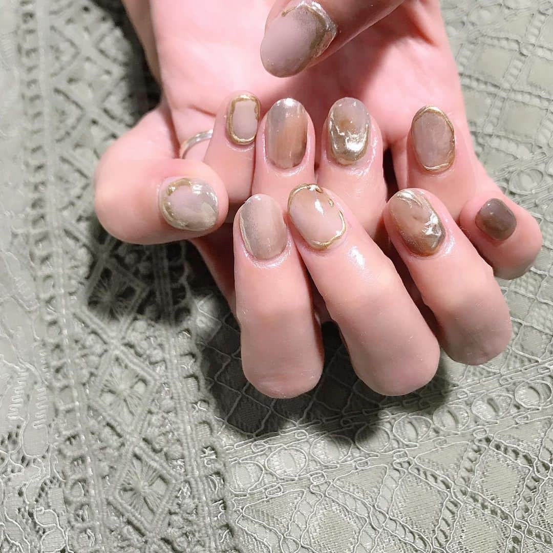 なかやまちえこのインスタグラム：「色味とイメージお伝え頂いて😳🙏✨ #nail #nails #nailart #ネイル #美甲 #ネイルアート  #clou #nagel #ongle #ongles #unghia #japanesenailart #manucure #네일 #젤네일 #네일아트 #네일리스트 #japanesenails #manicurist #gelnails #أظافر #ニュアンスネイル  #ミラーネイル #mirrornails #宮崎由加 ちゃん」