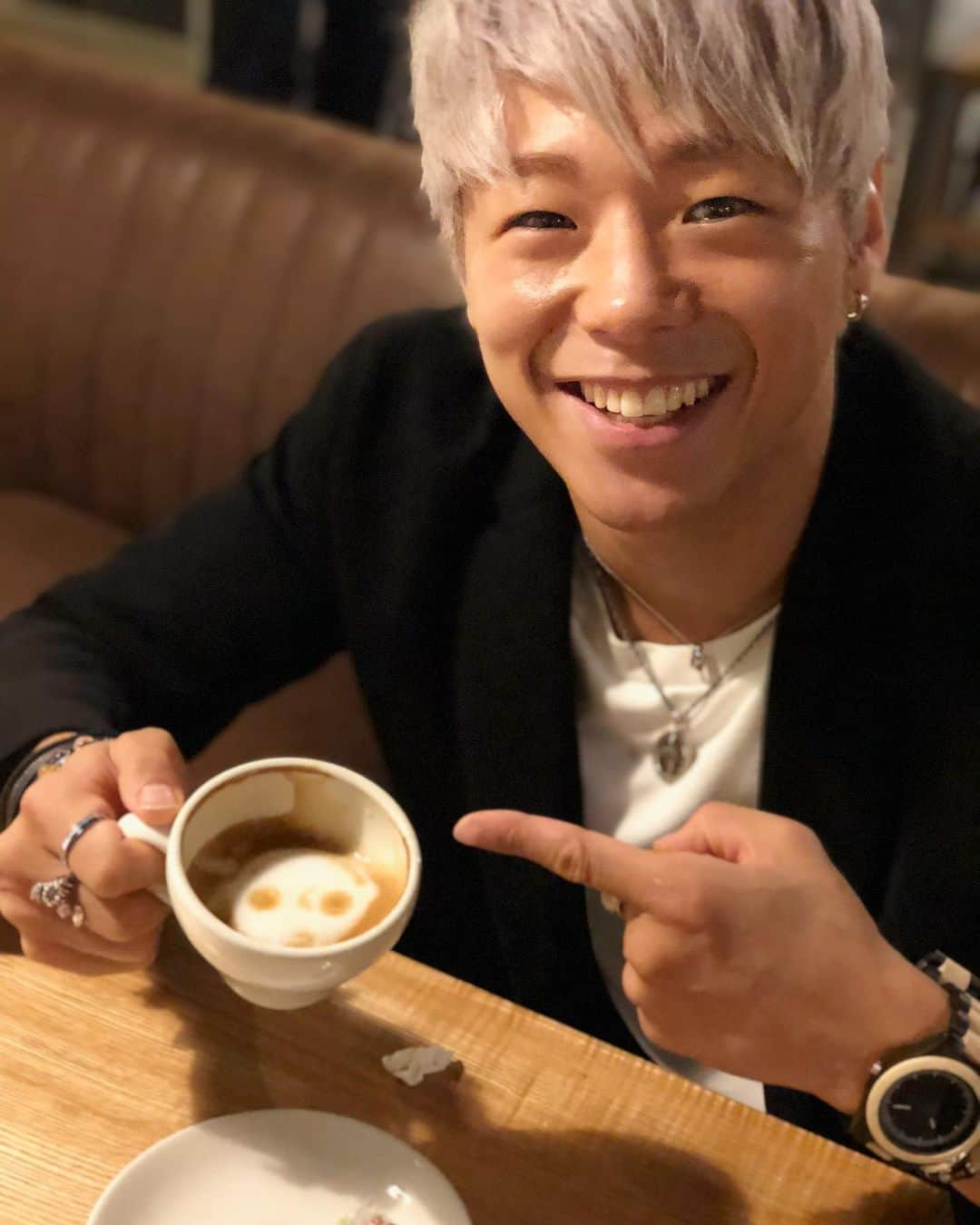 武尊さんのインスタグラム写真 - (武尊Instagram)「今日の撮影で使われてた☕️のラテアートが 完全にムンクの叫びだった🥶笑 #ラテアート #ムンクの叫び #右にスライドして見てね👉」10月18日 22時33分 - k1takeru