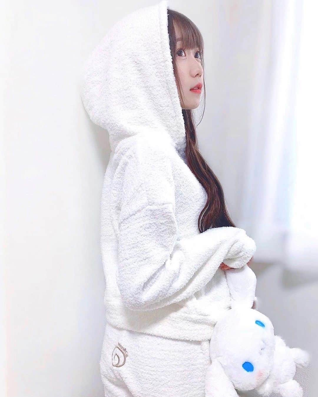 大谷映美里さんのインスタグラム写真 - (大谷映美里Instagram)「🍼🥛🍼🥛 ㅤㅤㅤㅤㅤㅤㅤㅤㅤㅤㅤㅤㅤ シナモンくんとの生活 大公開…… 💓 ㅤㅤㅤㅤㅤㅤㅤㅤㅤㅤㅤㅤㅤ もこもこで、しっぽもちゃんとあるの！ #tittyandco のルームウェアです💠 シナモン好きとしては 着るしかなかった☺️💕 ㅤㅤㅤㅤㅤㅤㅤㅤㅤㅤㅤㅤㅤ #シナモン #シナモロール」10月18日 22時52分 - otani_emiri