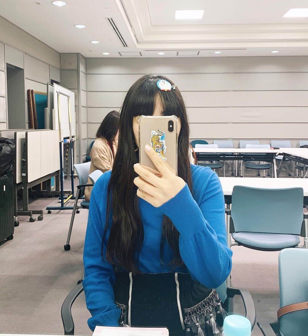 小川暖奈のインスタグラム：「わたし前髪にもつむじがあって湿度高いと前髪がくるんくるんになるので、こういうピン（いただいた）がかかせないのよ！ #つむじ二個持ち」