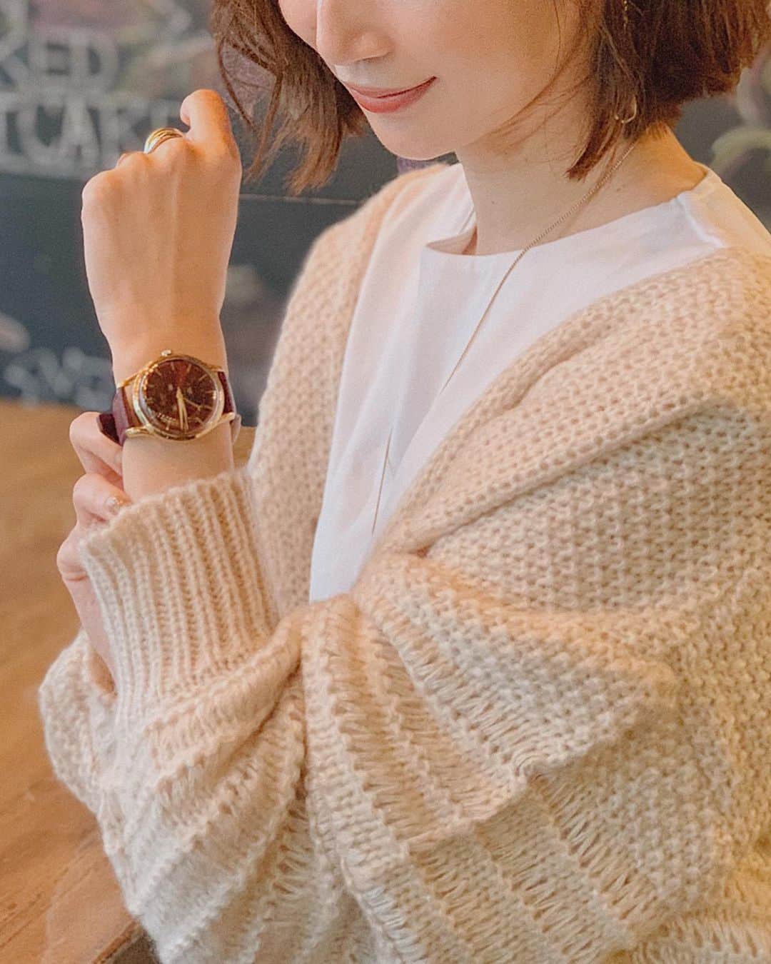 川本彩さんのインスタグラム写真 - (川本彩Instagram)「カラバリ豊富でお洋服に合わせて色々欲しくなっちゃう@henrylondonjapan ⌚︎﻿ 時計の裏蓋に刻印できるのもいい♡﻿ 気持ち伝えるプレゼントとかにもいいよね〜🌹﻿ ﻿ #henrylondon #ヘンリーロンドン #henrylondonfriends #watch #腕時計　#時計　#腕時計コーデ #captaincooktokyo #キャプテンクック　#広尾　#広尾カフェ」10月18日 23時04分 - aya_kawamoto