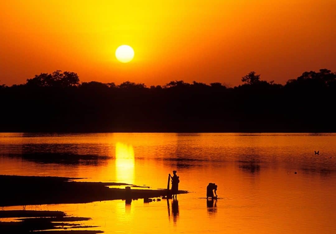 National Geographic Travelさんのインスタグラム写真 - (National Geographic TravelInstagram)「Photo by @gerdludwig | When photographing, an unspoken rule is to avoid shooting expected images by pointing the camera directly into a sunset. Sometimes, however, the image begs to break the rules, such as this moment in Burkina Faso when, at the end of a long day, women washed clothing in the river. @thephotosociety @natgeocreative #BurkinaFaso #sunset」10月19日 9時03分 - natgeotravel