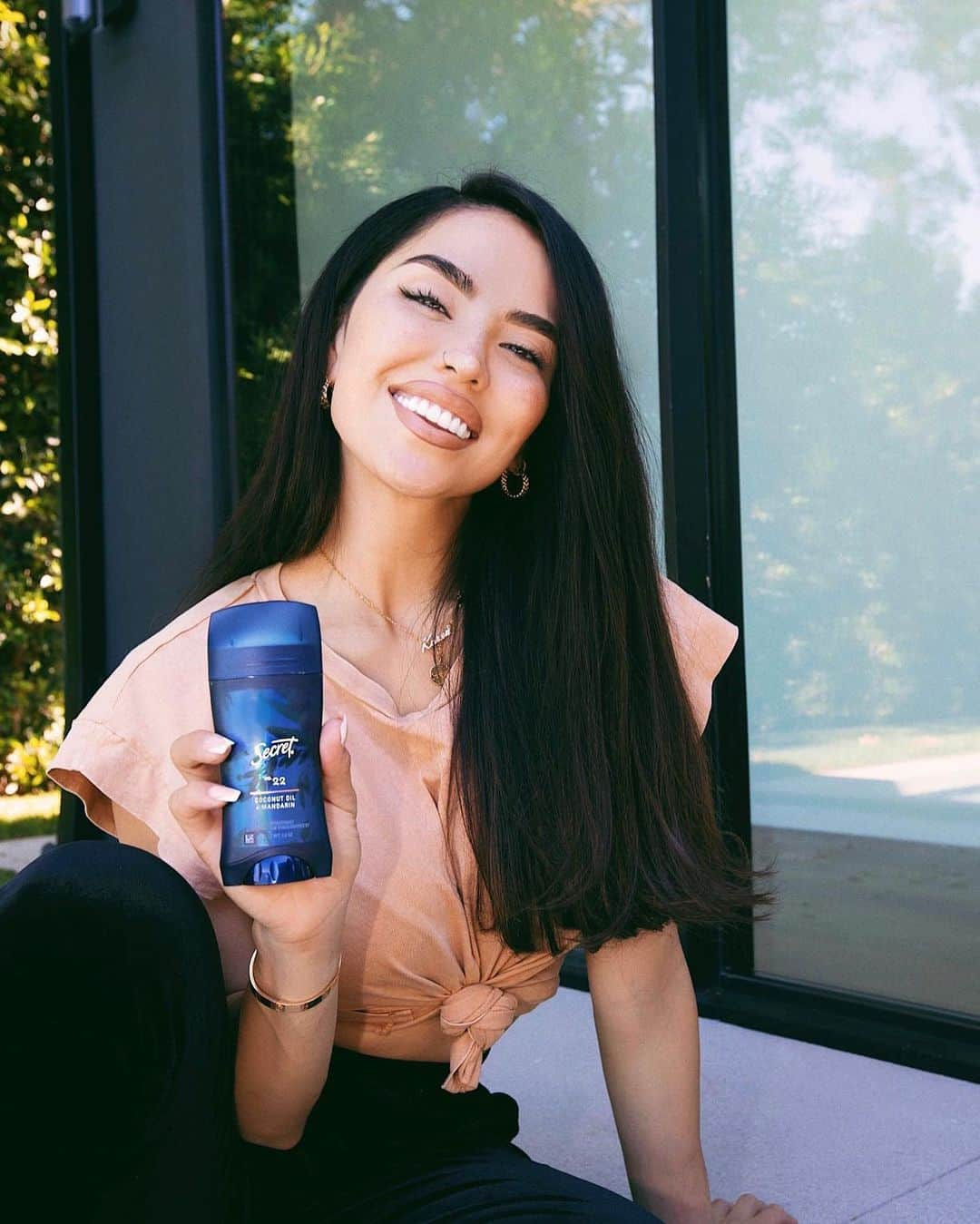 iluvsarahiiさんのインスタグラム写真 - (iluvsarahiiInstagram)「When Sebastian compliments my perfume, but it’s really just my deodorant #WINNING 🙌🏼 #ad  I’ve been obsessed with the NEW @SecretDeodorant with Essential Oils. You guys know I love a good scent and these right here are living up to my standards! What you need to know : - They are made of essential oils and are derived from roots, stems and flowers of plants - They offer 48hrs of sweat and odor protection - 4 scents available (my fav is coconut mandarin) - They are available at @targetstyle  #iluvsarahii #AllStrengthNoSweat #Target #targetstyle」10月19日 9時20分 - iluvsarahii