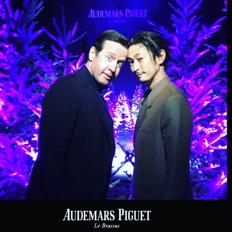 窪塚洋介さんのインスタグラム写真 - (窪塚洋介Instagram)「I was invited to an exhibition @AudemarsPiguet at Roppongi Midtown last night.  I was so impressed to be there by their passion and pride for work.  I was surprised and happy because everyone (from the president to the staffs) is so kind and warm.  I must visit Geneva someday.  Thank you for a wonderful night.  #beyondwatchmaking #APxArt #AudemarsPiguet」10月19日 9時43分 - yosuke_kubozuka