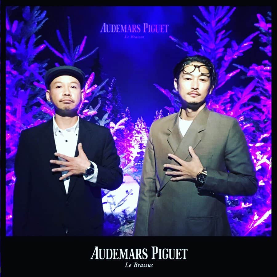 窪塚洋介のインスタグラム：「I was invited to an exhibition @AudemarsPiguet at Roppongi Midtown last night.  I was so impressed to be there by their passion and pride for work.  I was surprised and happy because everyone (from the president to the staffs) is so kind and warm.  I must visit Geneva someday.  Thank you for a wonderful night.  #beyondwatchmaking #APxArt #AudemarsPiguet」