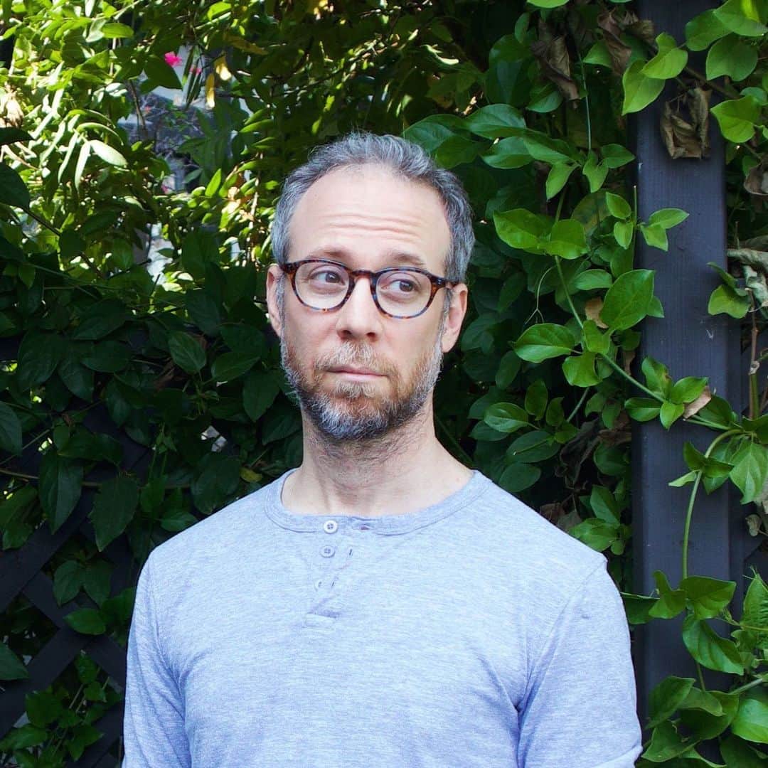 ケヴィン・サスマンのインスタグラム：「New glasses, who dis?」