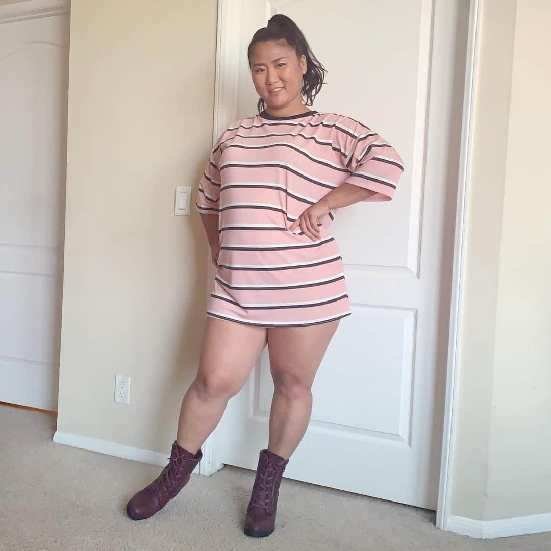 藤井美穂のインスタグラム：「Even not Wednesday we wear pink ! #meangirls  @femmeluxefinery 👢@shoedazzle  #femmeluxeusa #ShoeDazzlePartner」