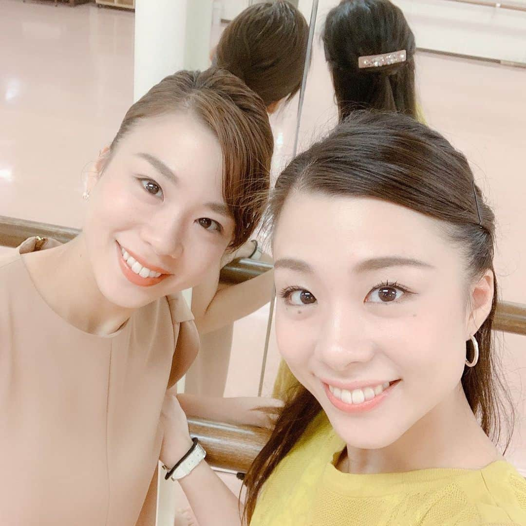 夢花らんさんのインスタグラム写真 - (夢花らんInstagram)「最近よく会う麻友♡ お腹の中から一緒だからねぇ笑 双子でもテレパシーはないけどね🥂  バレエリトミックレッスン♡ とても楽しいですよ💗 みんなも、一緒にレッスンしましょうね❤️ #夢羽美友ミュージカルスクール  #バレエリトミック #親子 #リトミック #バレエ」10月19日 1時15分 - yumehana.ran