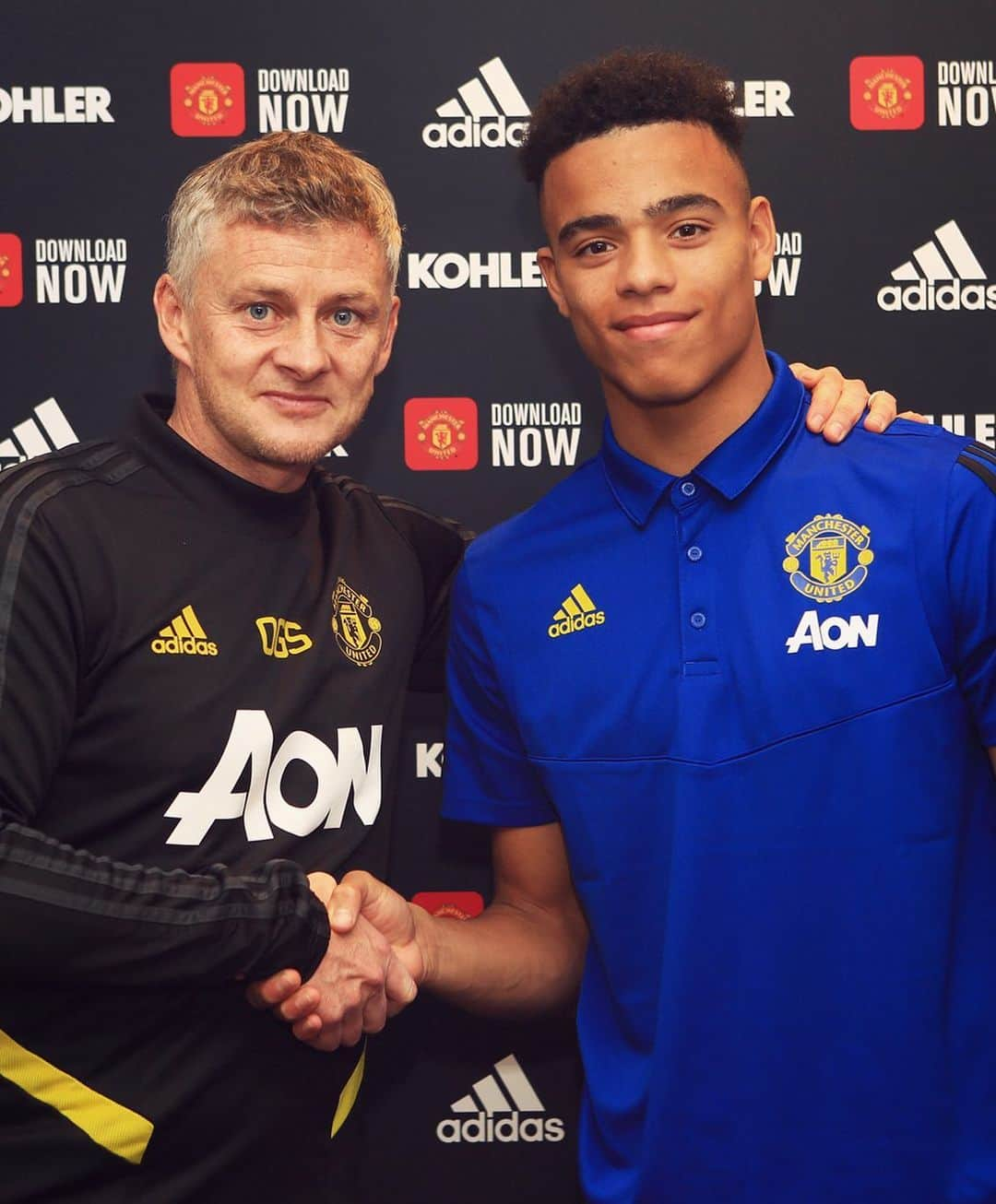 マンチェスター・ユナイテッドさんのインスタグラム写真 - (マンチェスター・ユナイテッドInstagram)「🤝 Mason #Greenwood has penned a new #MUFC deal! 😁」10月19日 1時32分 - manchesterunited