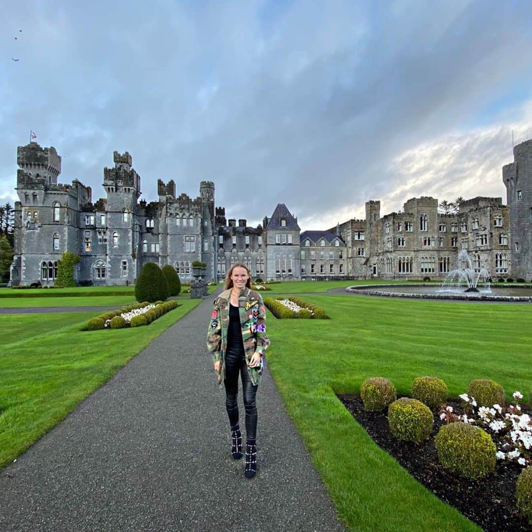CarolineWozniackiさんのインスタグラム写真 - (CarolineWozniackiInstagram)「Adventurous vacation in Ireland continues! Swipe left to see more🦅🎯🏃🏼‍♀️」10月19日 1時33分 - carowozniacki