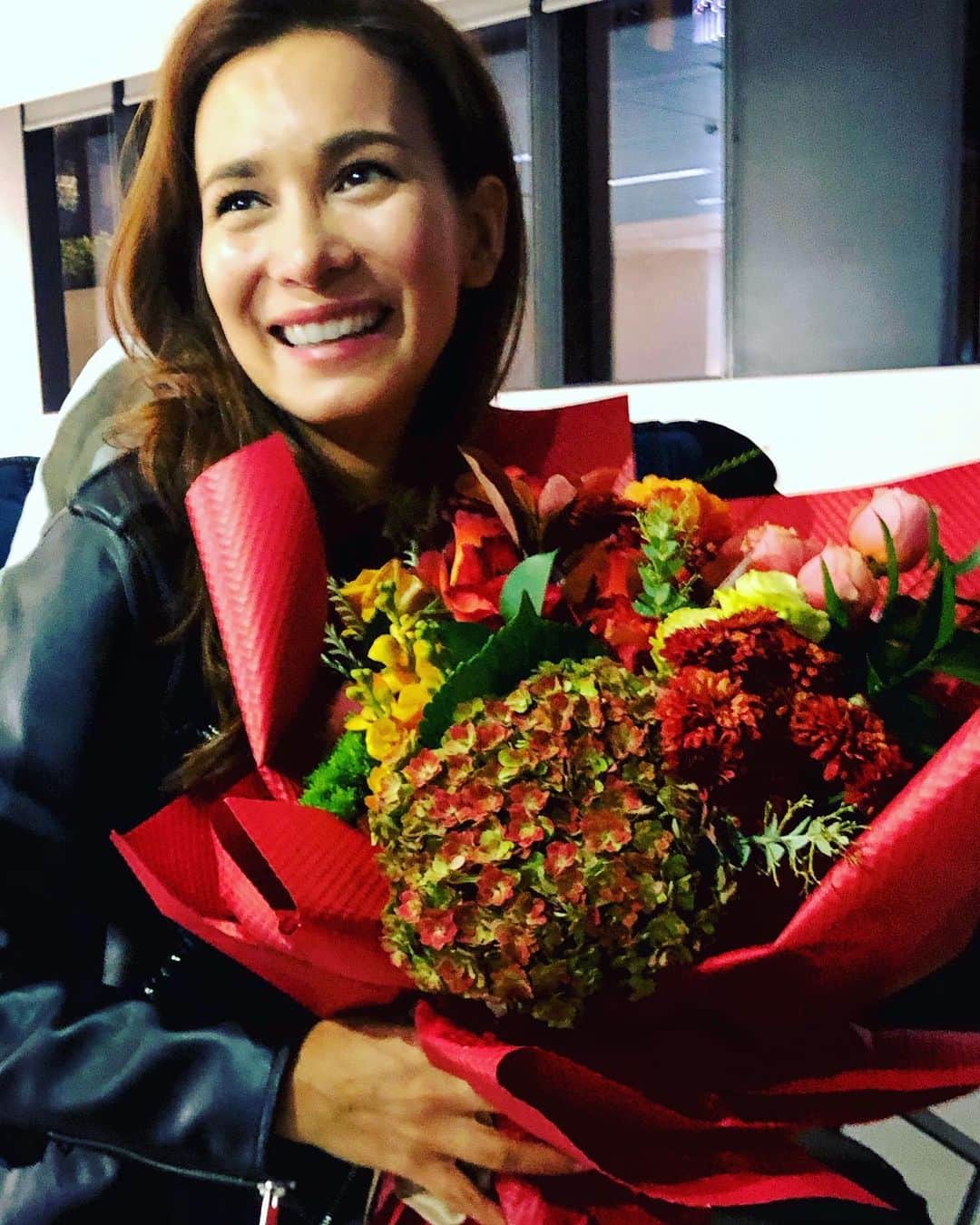 セリーナ・ジェイドのインスタグラム：「You are my sunshine, my lovely sunshine. You make me happy when skies are gray.... 🎼🎧🎤 #beautifulsurprises」