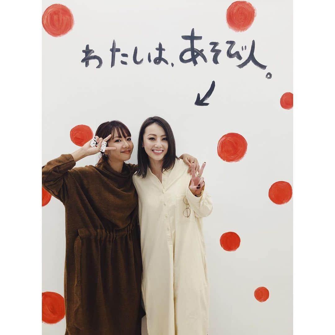 Aya（高本彩）さんのインスタグラム写真 - (Aya（高本彩）Instagram)「いよいよ今日から個展がスタートします‼️前夜祭でレセプションをさせていただき、沢山の仲間たちがかけつけてくれました。。本当に本当にうれしい。。 今回は @kappy_japan さんと @painterkenta さんと共に合同個展を開かせていただきます。 こんな機会をくださった @tetsuro_koda さんに感謝です。。 是非みなさん！！！ 遊びに来てください！  私も初日、少しだけ在廊します^_^  #asobuild  #左ききのエレン展 #絵画のチカラ展 #フォトバイアヤ展 #あそび人 #お待ちしてます」10月19日 1時38分 - aya_dream04