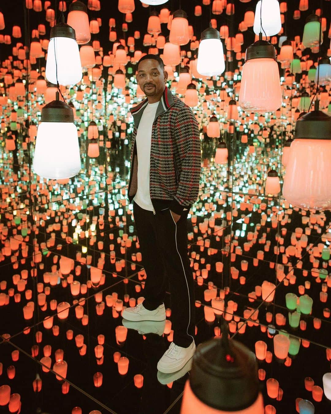 ウィル・スミスさんのインスタグラム写真 - (ウィル・スミスInstagram)「Yo @teamlab_borderless is the TRUTH! The blend of art & technology is mind blowing. Do NOT miss this place. Only in Tokyo! 📷 @jas」10月19日 1時42分 - willsmith