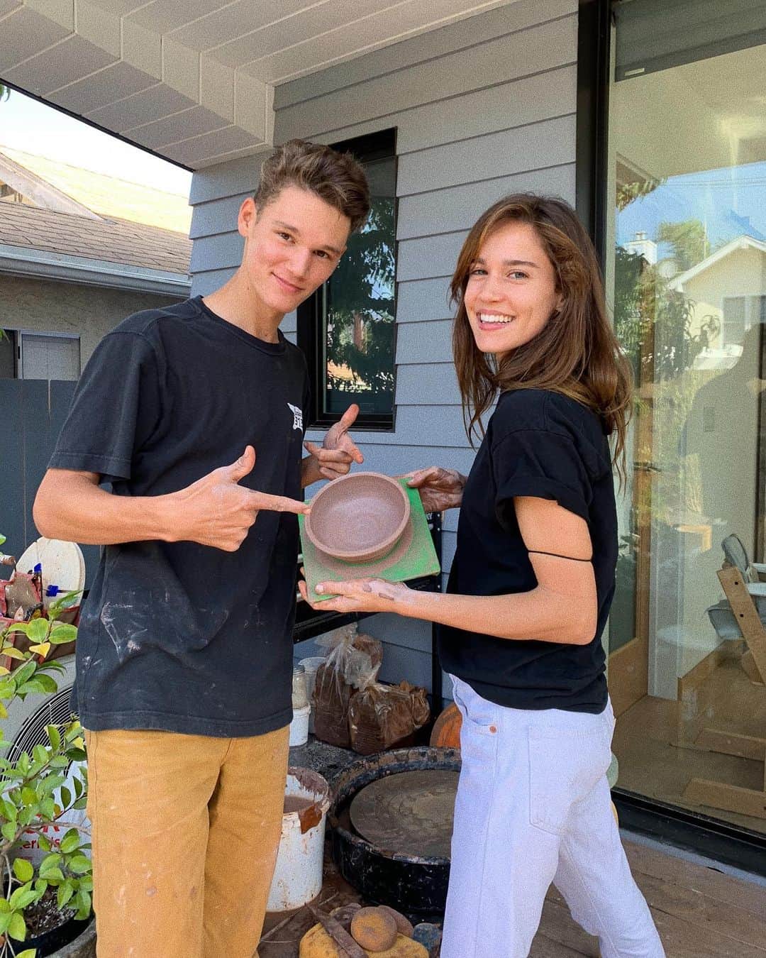 マチルダ・ルッツのインスタグラム：「Pottery can teach you life lessons . My first bowl... the second one didn’t go this well. Moral of the story: never think you don’t have to work hard for good results. Thank you bro for the patience. @alexeylutz  @acl_studio」