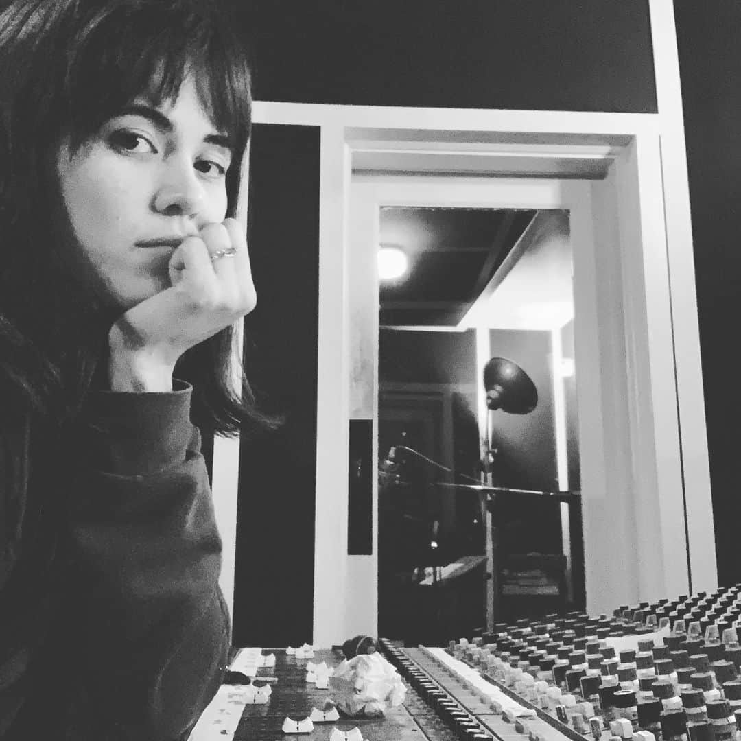 プリシラ・アーンのインスタグラム：「Hanging with @gusseyffert recording 2 new songs with his fun gadgets and gizmos a’plenty, whozits and whatsits galore..... 🎶 🧜‍♀️ Also Gus has new music coming out!  It’s going to be rad per usual」