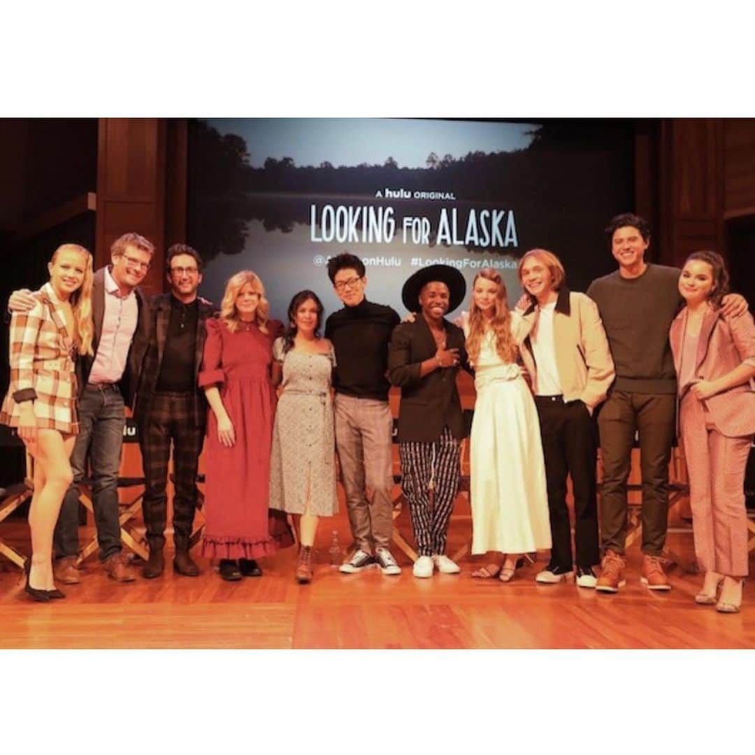 ランドリー・ベンダーさんのインスタグラム写真 - (ランドリー・ベンダーInstagram)「All 8 episodes of #LookingforAlaska are out now on @hulu and we’re all really really proud. Leave your (spoiler free) thoughts below :) 📚🌼👫👀‼️🦢 @alaskaonhulu」10月19日 2時04分 - landrybender