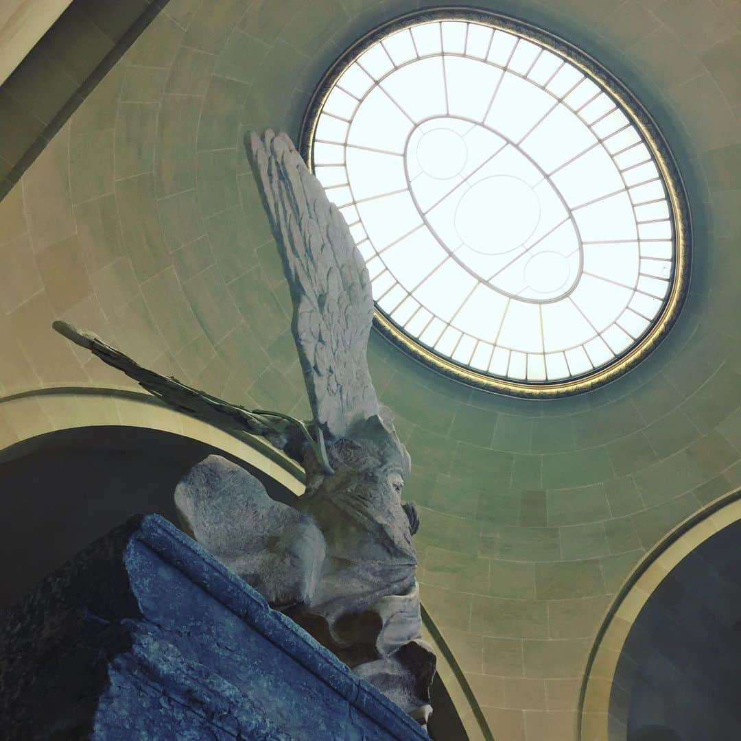 大森美希さんのインスタグラム写真 - (大森美希Instagram)「#victoiredesamothrace #wingedvictoryofsamothrace #nike #louvre #louvremuseum #museedulouvre #paris #art #sculpture #parislife #サモトラケのニケ #ルーブル美術館 #美術 #彫刻 #パリ #パリ生活 #海外生活 #海外で働く #パリ散歩 #パリところどころ」10月19日 2時25分 - mikiomori_