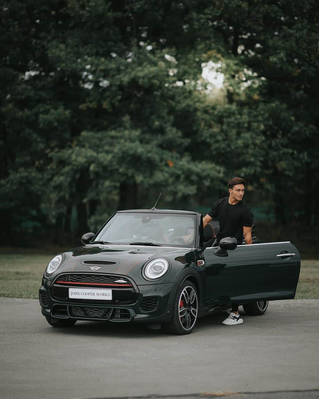 Enzo Cariniさんのインスタグラム写真 - (Enzo CariniInstagram)「The way I drive, the way I handle a car, is an expression of my inner feelings. @mini_fr #minijcw」10月19日 2時49分 - enzo_carini