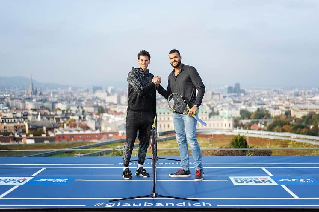 ドミニク・ティエムさんのインスタグラム写真 - (ドミニク・ティエムInstagram)「Enjoyed hitting some balls with @tsongaofficiel above the roofs of beautiful Vienna 🎾💫 #organicsbyredbull #heretocreate #vienna」10月19日 3時05分 - domithiem