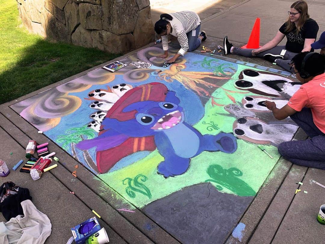 Disneyさんのインスタグラム写真 - (DisneyInstagram)「Adventure is out there – and you don't have to travel to a galaxy far, far away to find it! Check out some of the incredible pieces featured at the 2019 @Lucasfilm Sidewalk Chalk Art Festival.」10月19日 3時55分 - disney