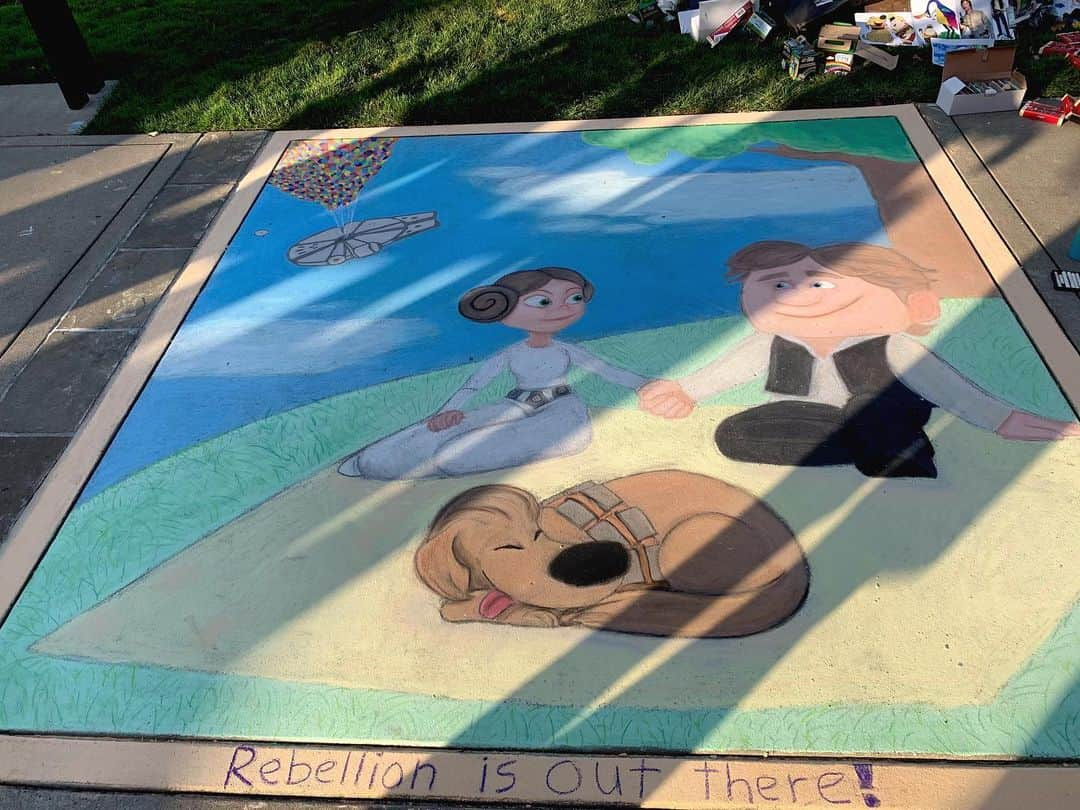 Disneyさんのインスタグラム写真 - (DisneyInstagram)「Adventure is out there – and you don't have to travel to a galaxy far, far away to find it! Check out some of the incredible pieces featured at the 2019 @Lucasfilm Sidewalk Chalk Art Festival.」10月19日 3時55分 - disney